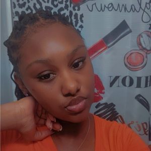 Meet your Posher, Yolanda